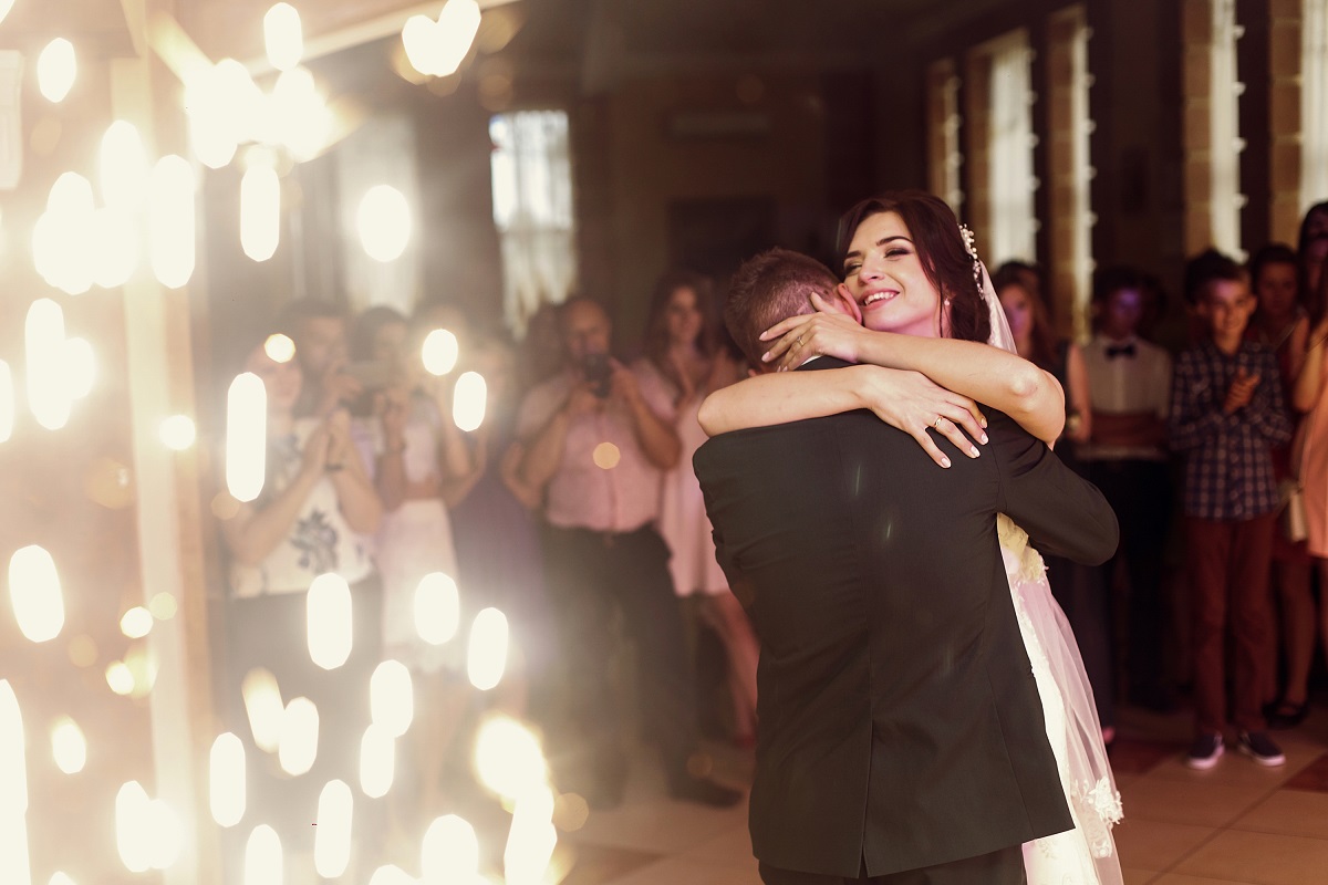 Dobry Dj na weselu - sposób na niezapomnianą zabawę